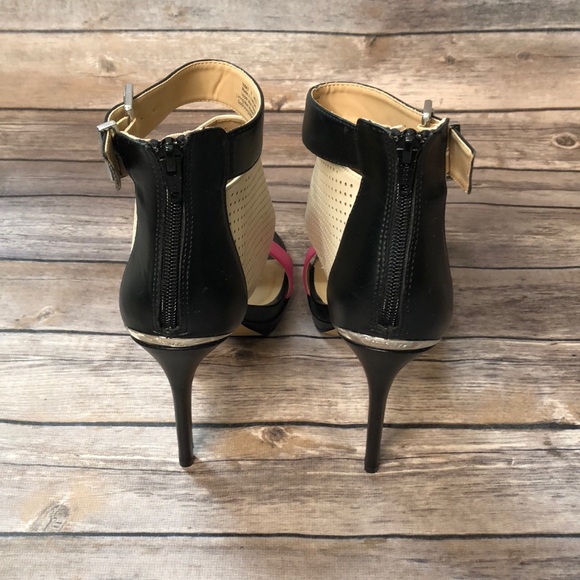 Juicy Couture Nude and Pink Heels - Picture 4 of 7